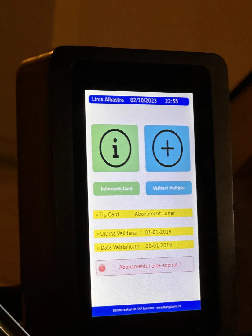 Ecranul cu informațiile cardului: tip de abonament, ultima validare, data valabilității și avertizarea că abonamentul a expirat